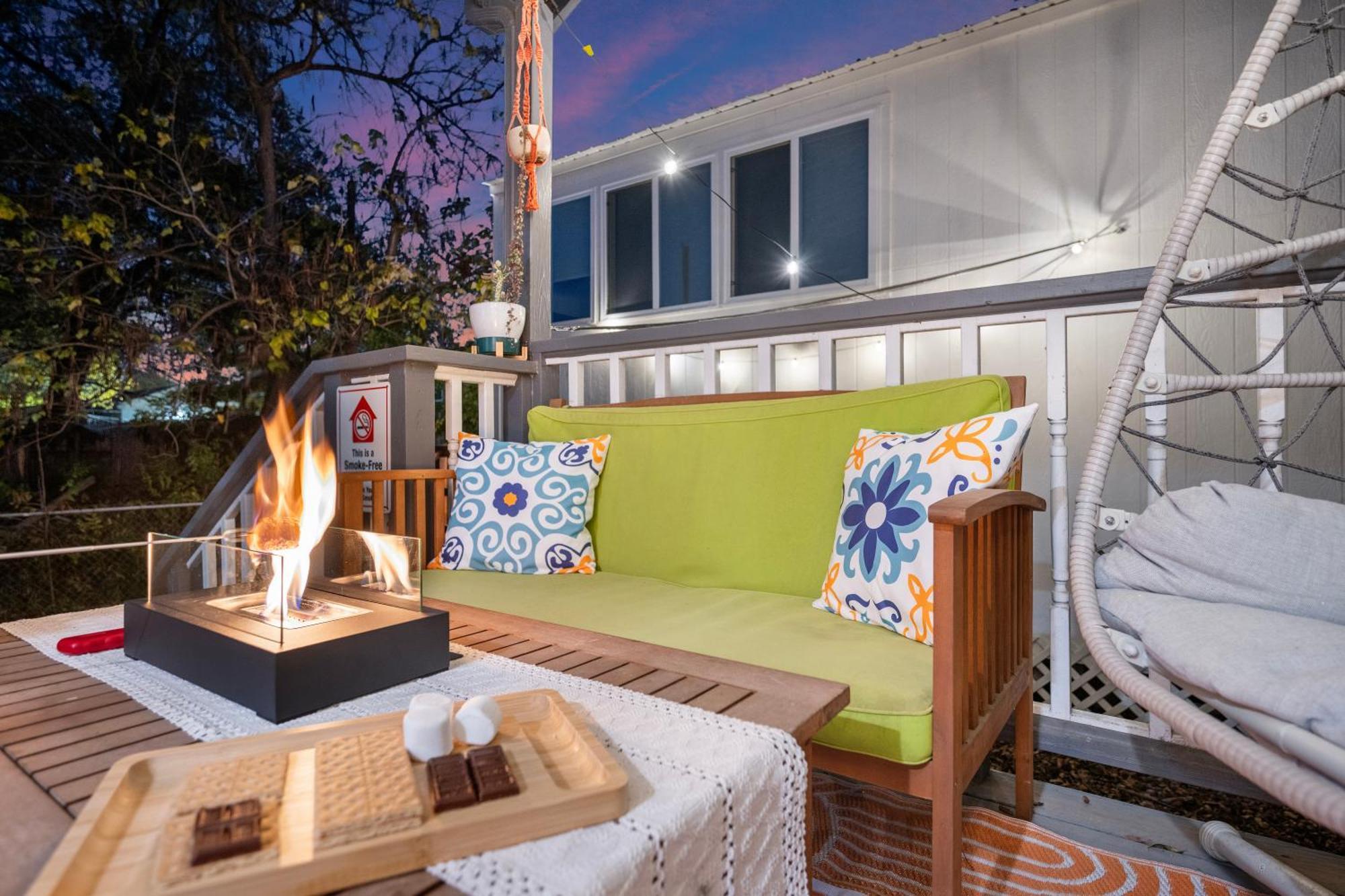 Stylish, Artsy Bungalow Central Eastside Austin Kültér fotó
